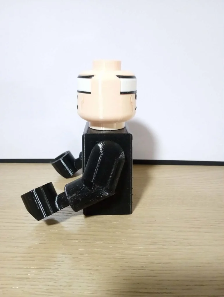 Бэтмен: черный костюм с желтым поясом - Гигантская Минифигура