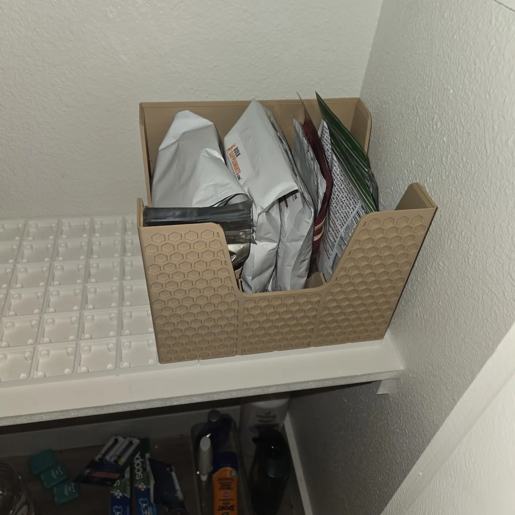 Коллекция мусорных контейнеров Gridfinity для ванных комнат