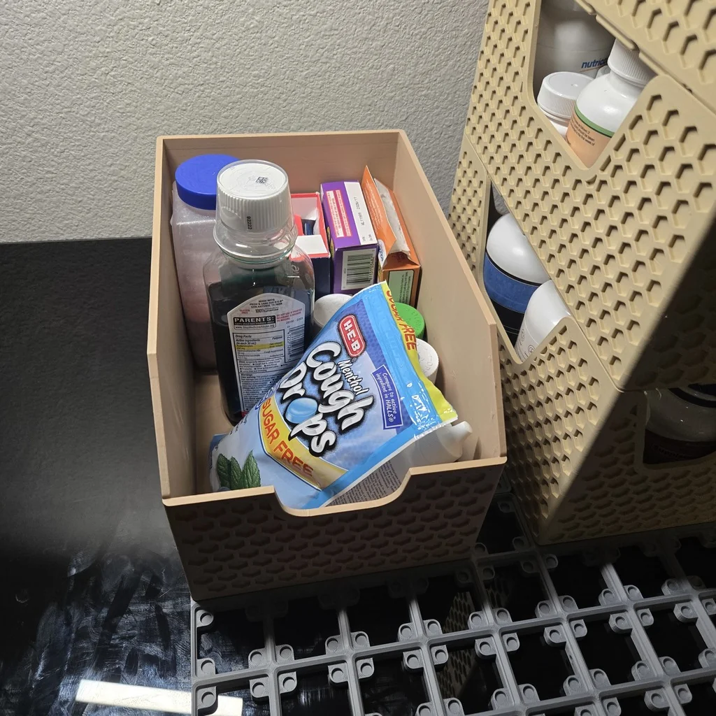 Коллекция мусорных контейнеров Gridfinity для ванных комнат