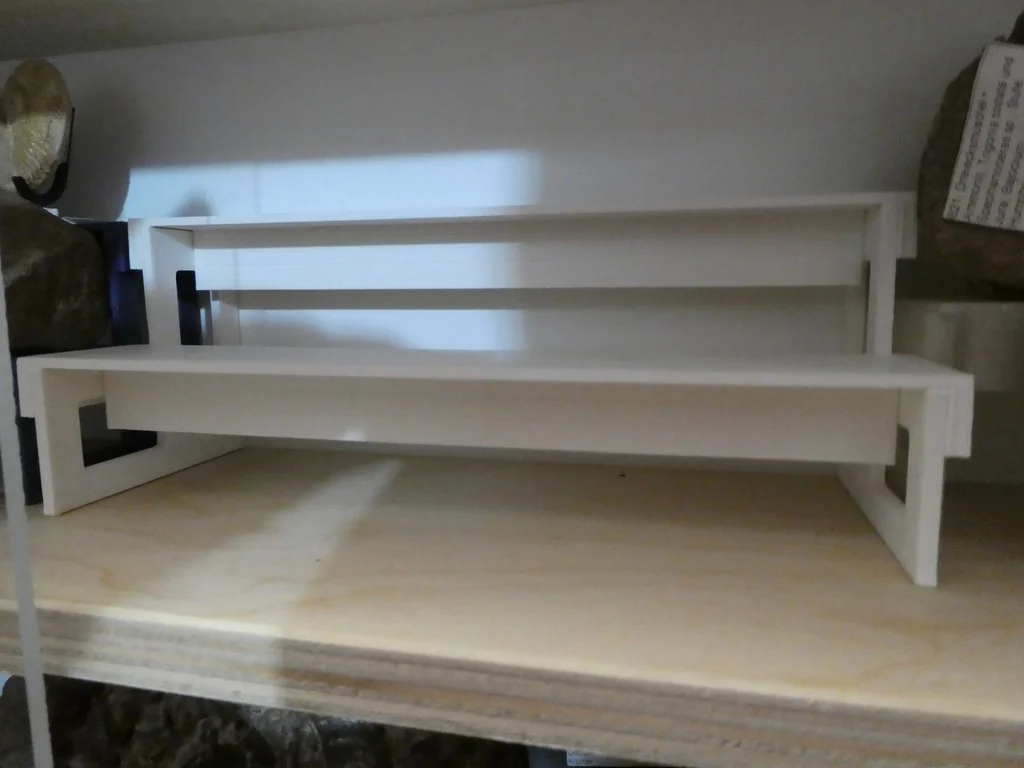 Выставочный стенд для малых объектов и ископаемых