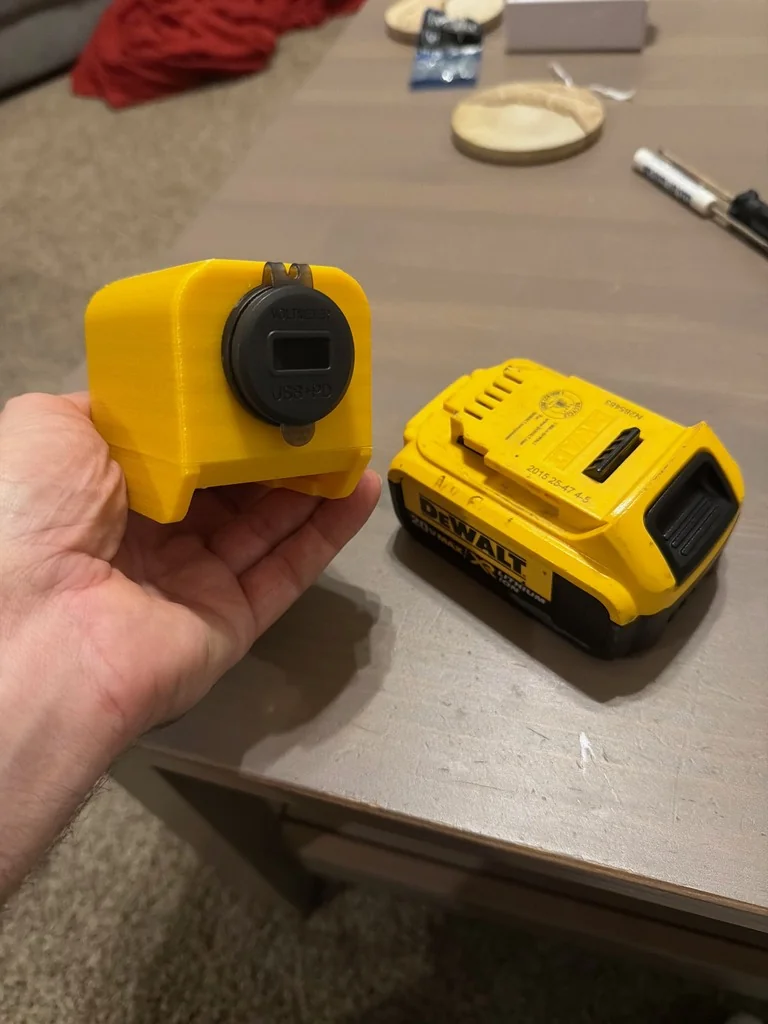 Модель зарядного устройства DeWalt USB