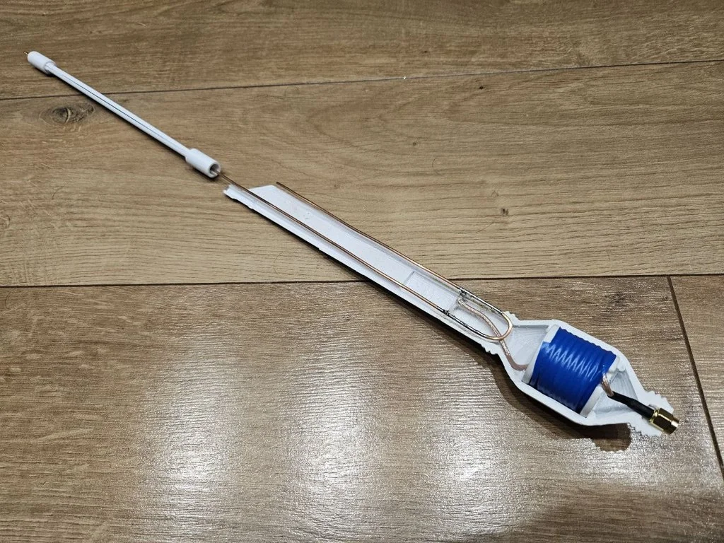 Модель J-поляризованной антенны 433 МГц для Meshtastic