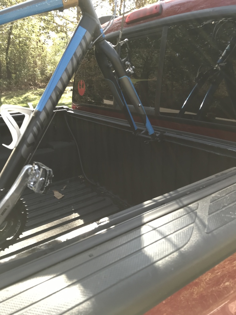 Крепление для велосипедов на рейках Toyota Tacoma