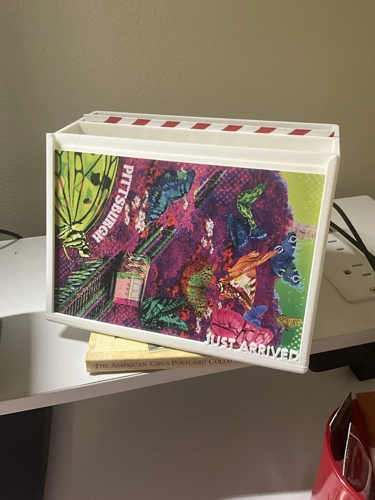 Подставка для открыток с хранилищем