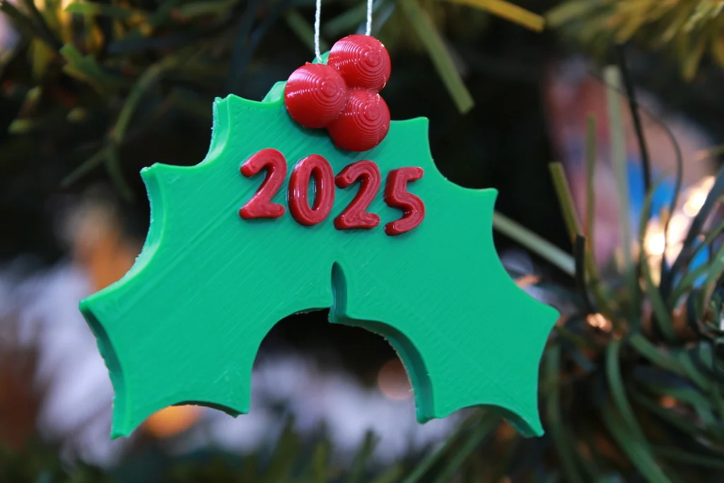 Модель: Ёлочная игрушка "Ветка остролиста"