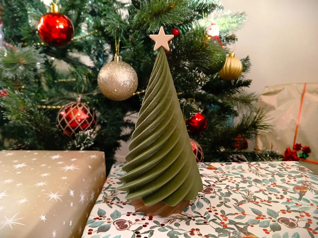 Спиральная елка: банка и светильник