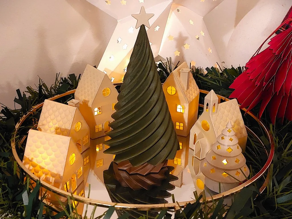 Спиральная елка: банка и светильник