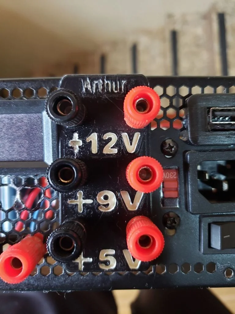 DIY Блок питания с зарядным устройством для 18650