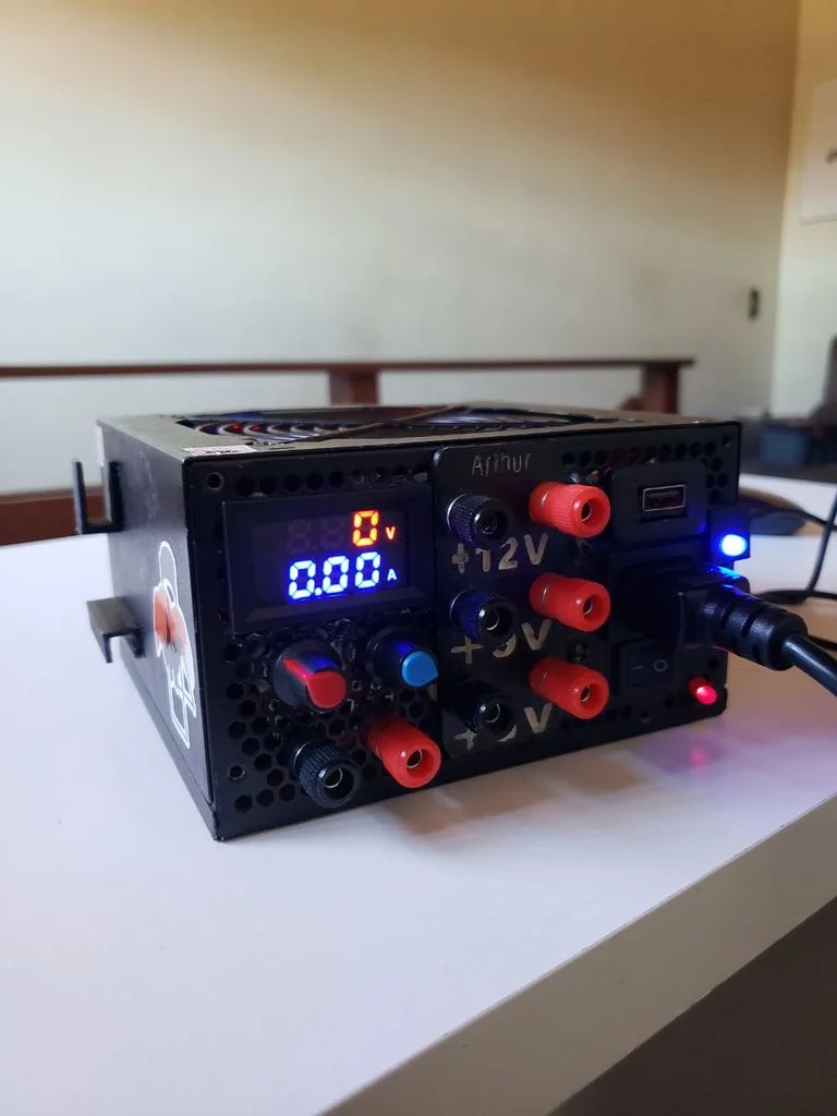 DIY Блок питания с зарядным устройством для 18650