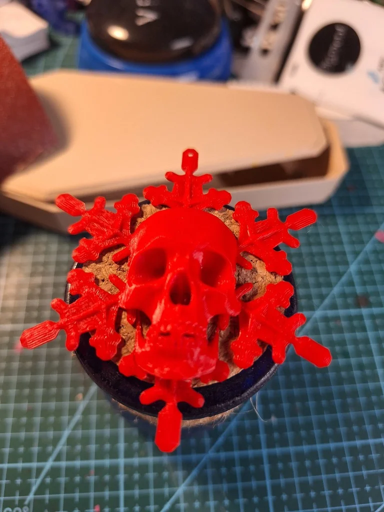 Снежинка с черепом