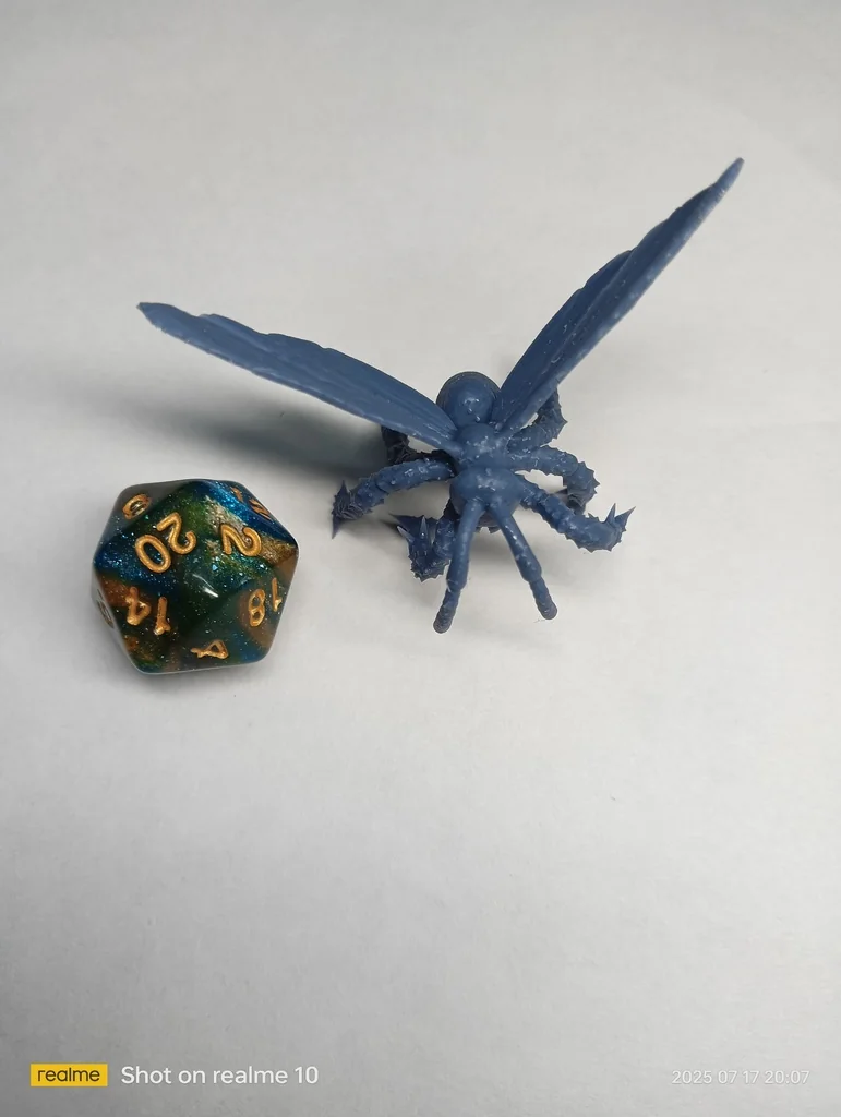 Модель гигантской осы для настольных игр