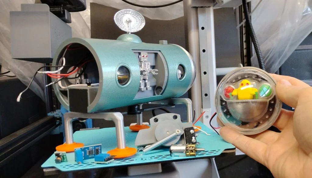 M27 Explorer: Робот с открывающейся дверью и движущимися элементами