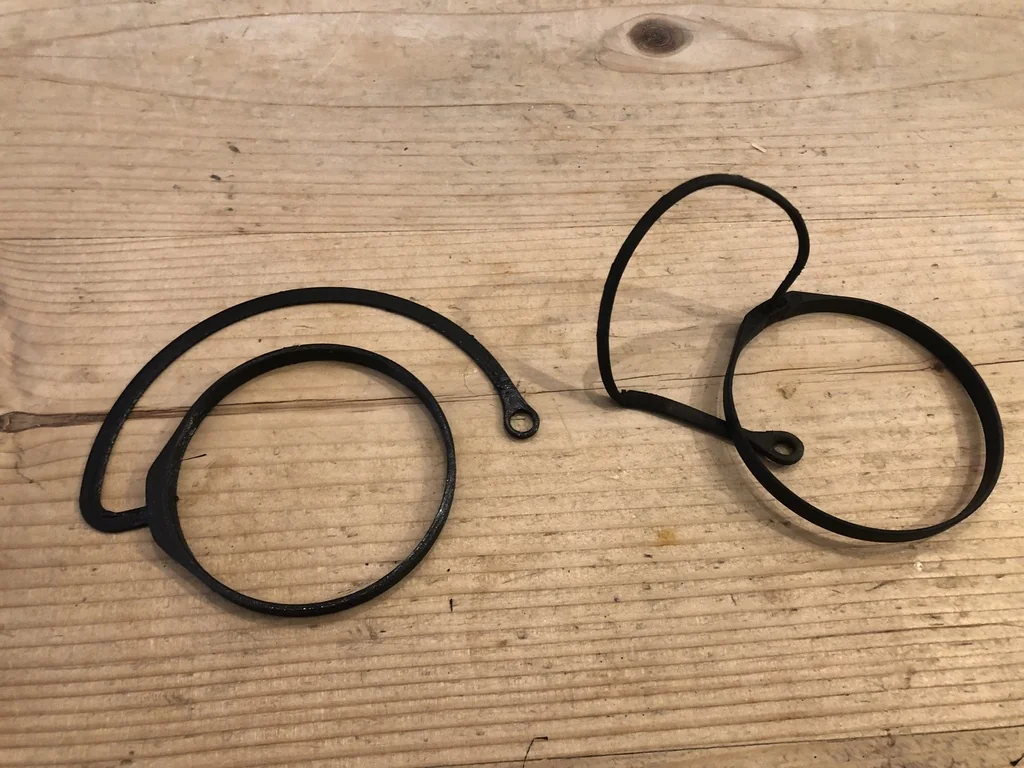 Крепление крышки бензобака Fiat 500