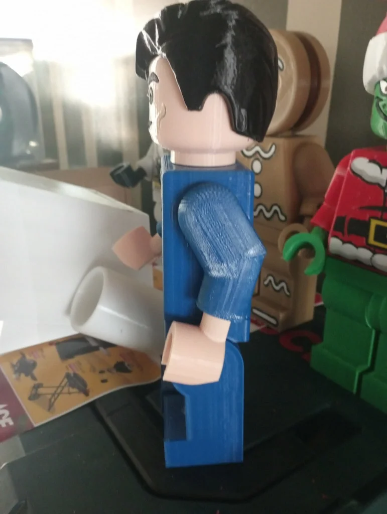 Гигантская минифигура Супермена