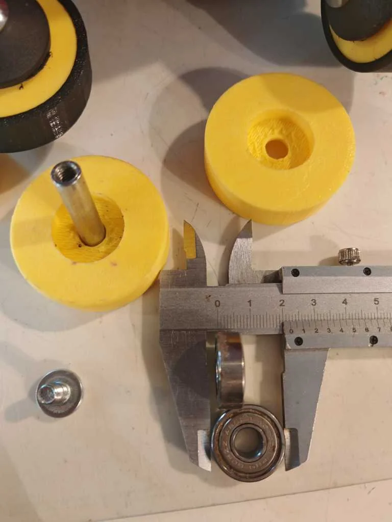 Колесо для чемодана с шиной и подшипником