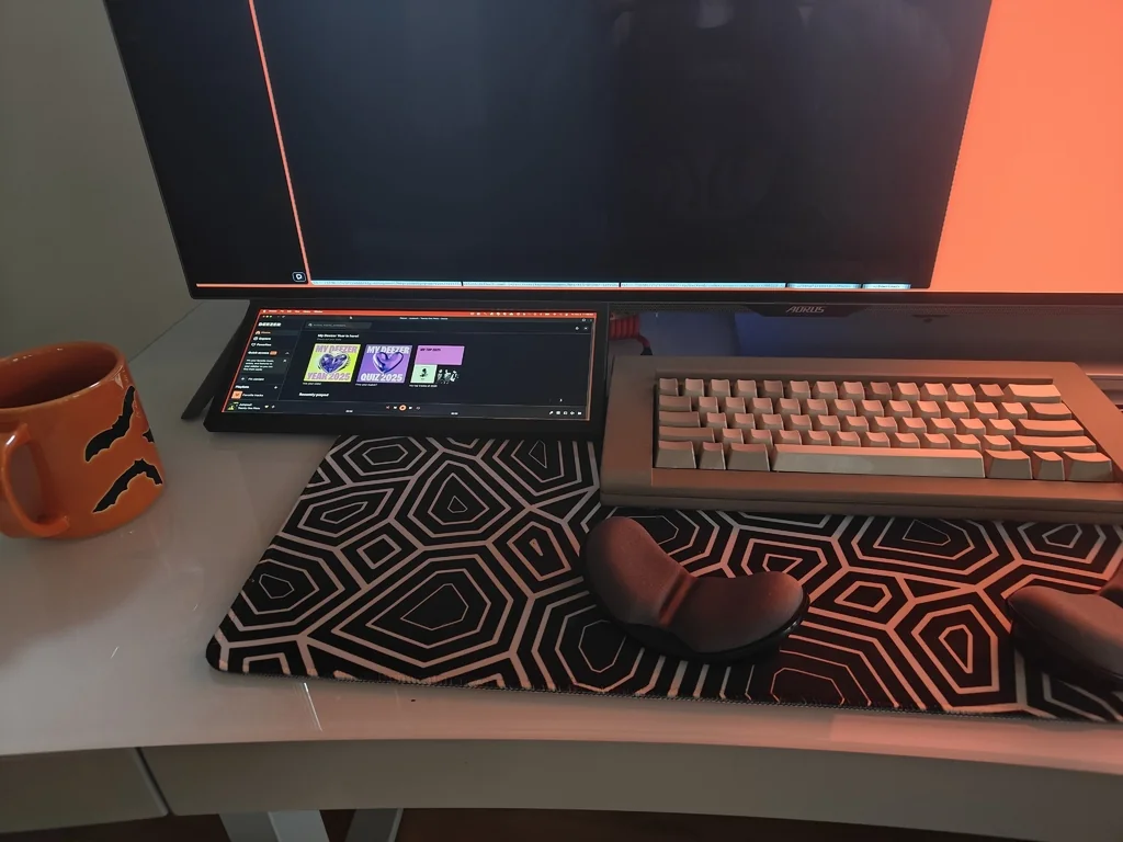 Параметрический корпус для монитора