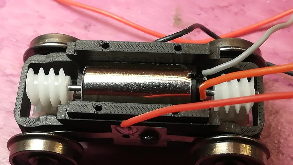 DIY моторные тележки для железнодорожных моделей