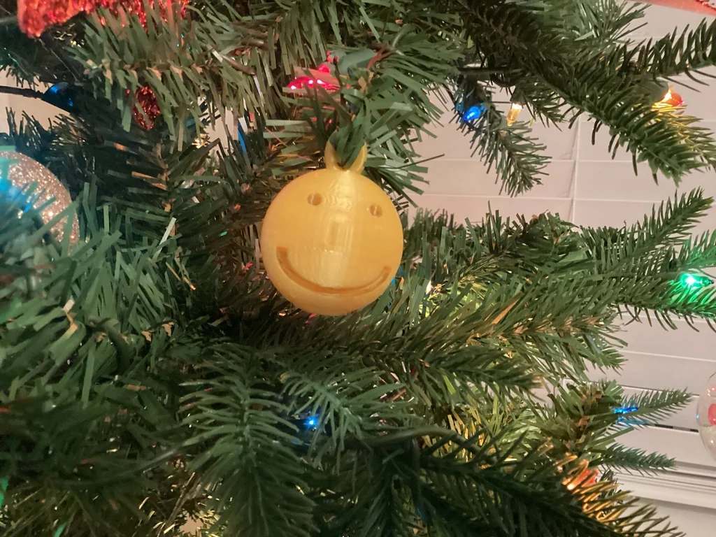 Украшение-брелок с улыбкой на Рождество