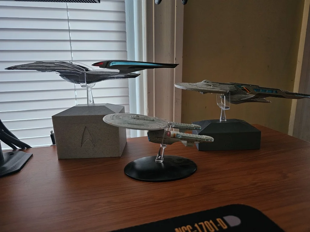 Подставки для моделей кораблей Star Trek