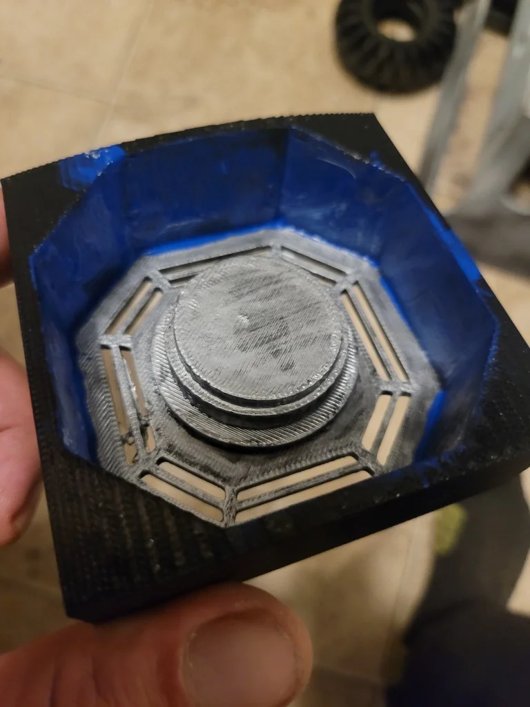 Точный восьмиугольный порт для аниматроника R2-D2