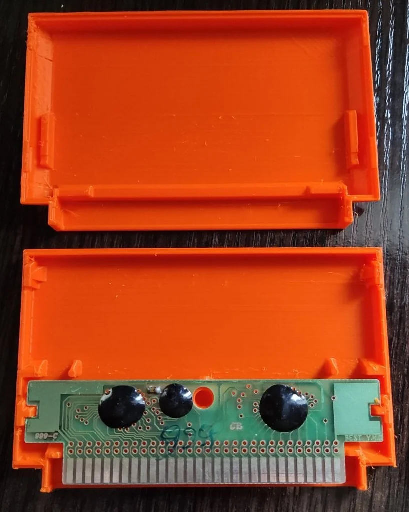 Универсальный картриджный кейс для Dendy/Famicom