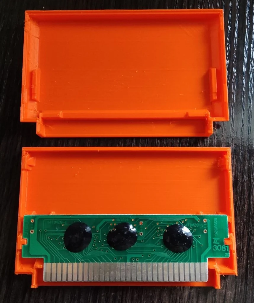 Универсальный картриджный кейс для Dendy/Famicom