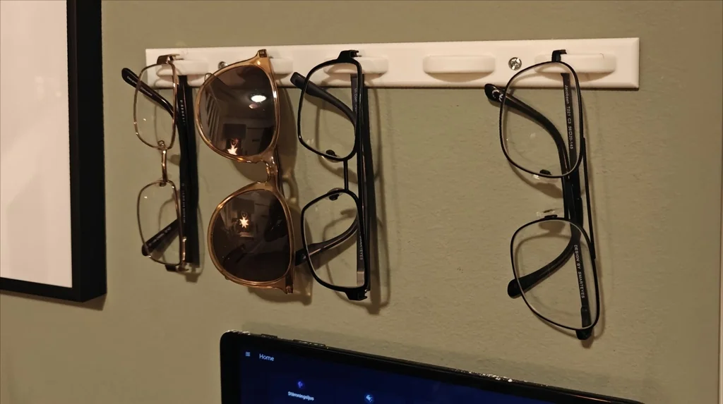 Держатель для очков на стену