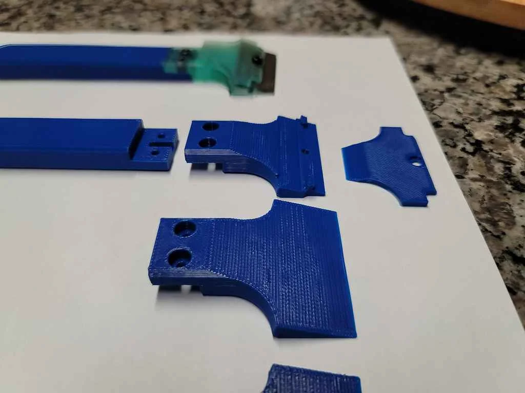 Модель для скребка с лезвием для кровати