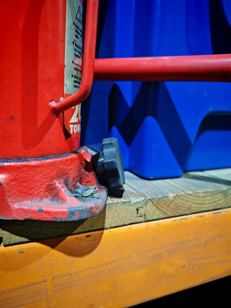 Клапан сброса давления для домкрата на 20 тонн