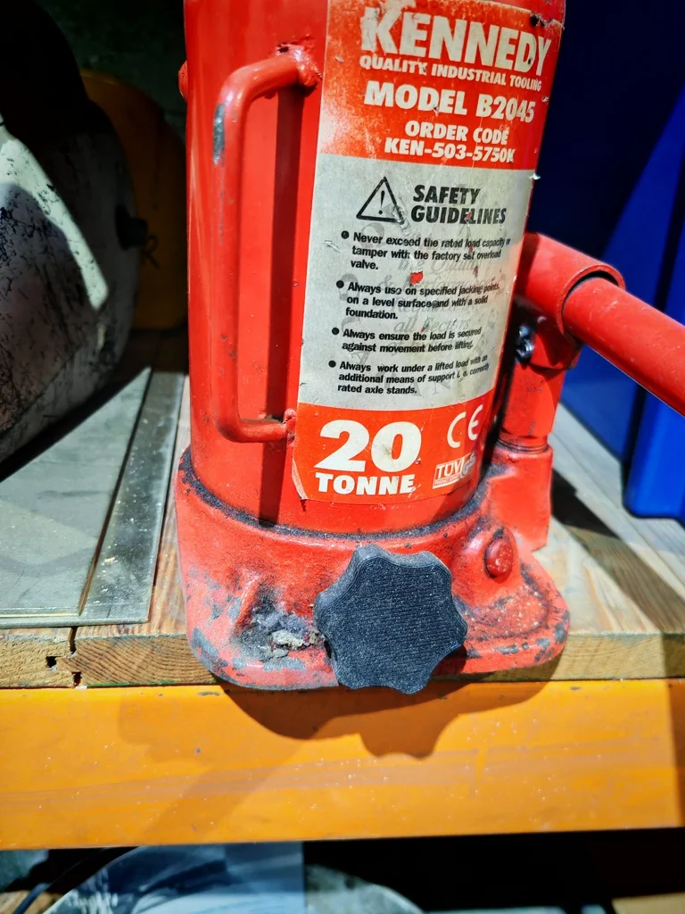 Клапан сброса давления для домкрата на 20 тонн