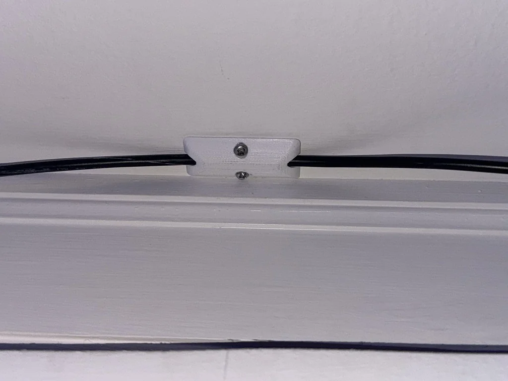 Держатель кабеля для потолка