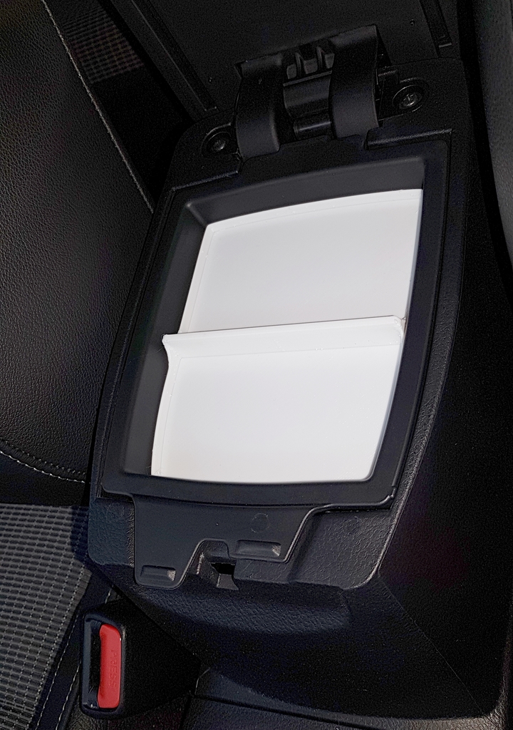 Вставка для верхней полки подлокотника Toyota Auris