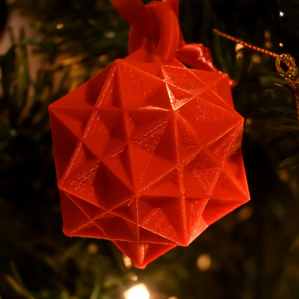 Ёлочные украшения из регулярных полигональных соединений
