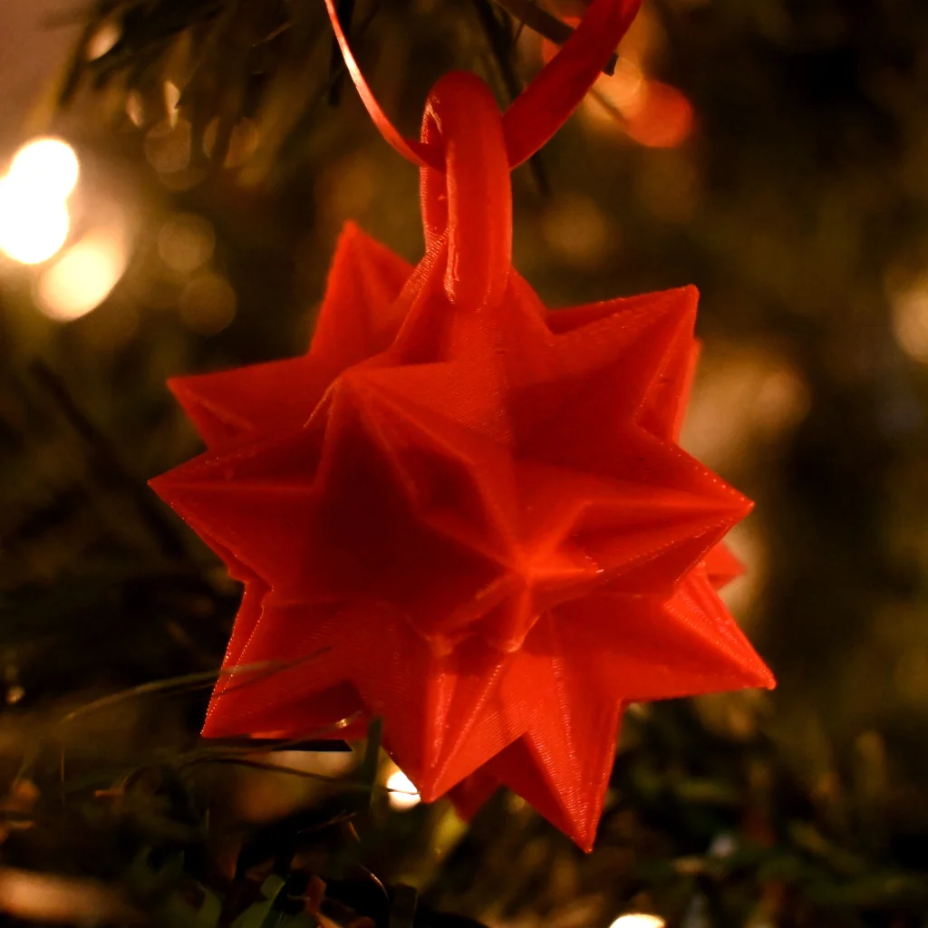 Ёлочные украшения из регулярных полигональных соединений