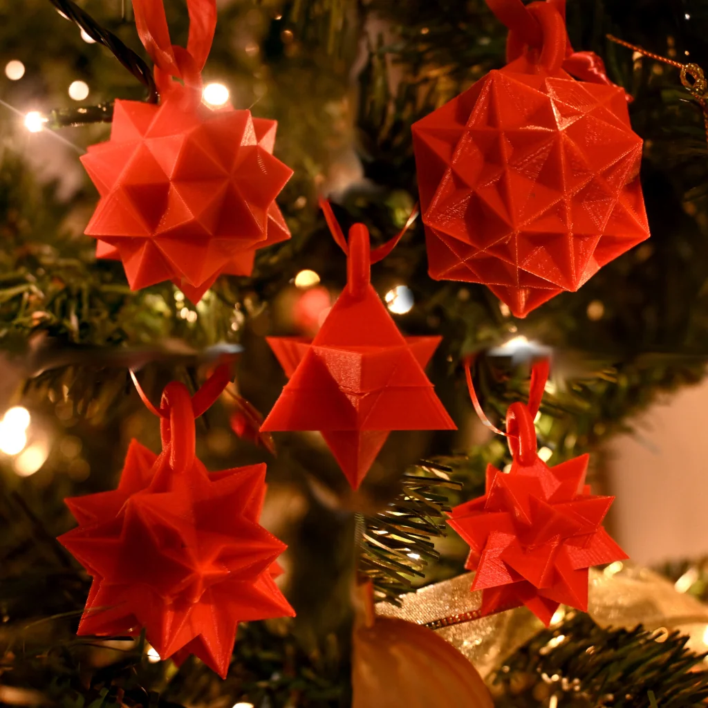 Ёлочные украшения из регулярных полигональных соединений