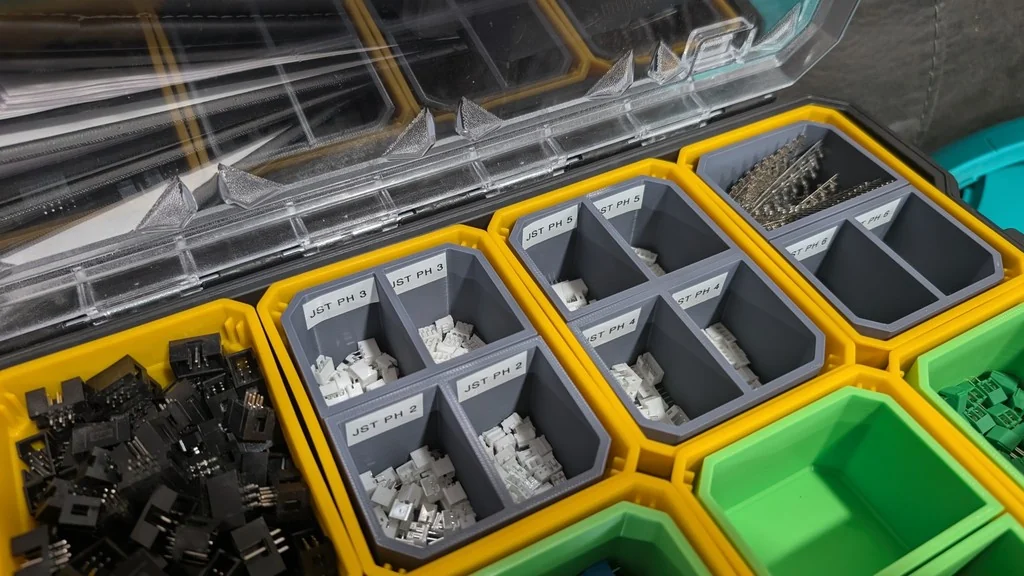 Контейнеры DeWalt для мелких деталей