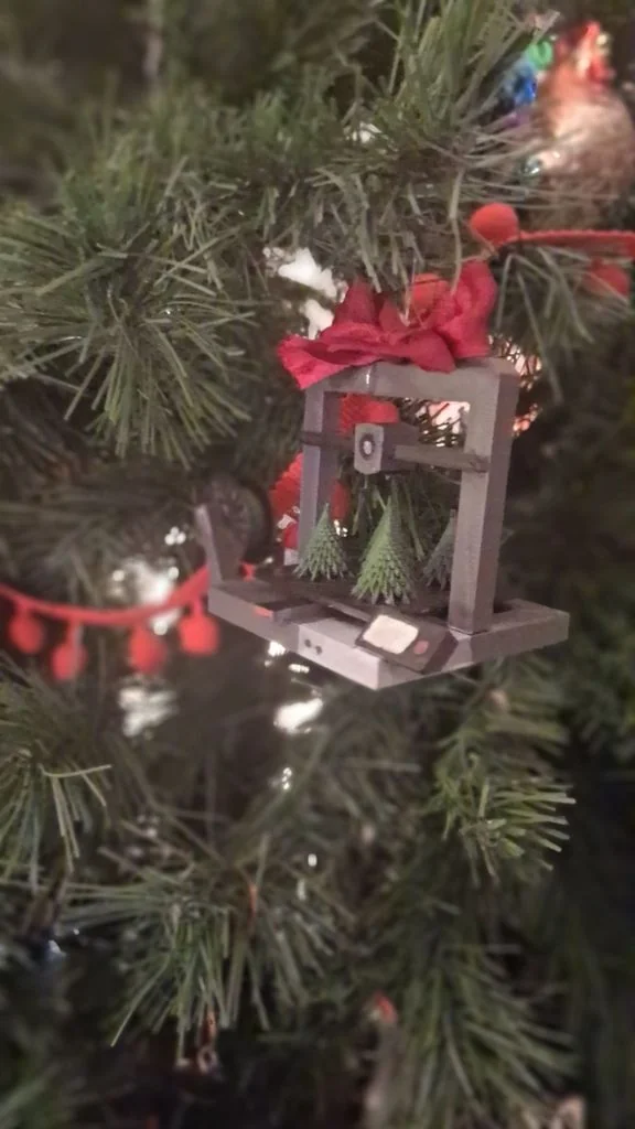 3D-принтер в виде рождественского ornaments
