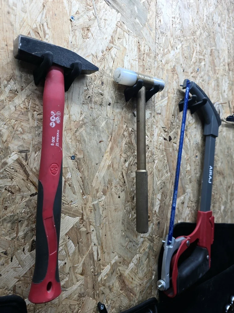 Универсальный настенный крючок