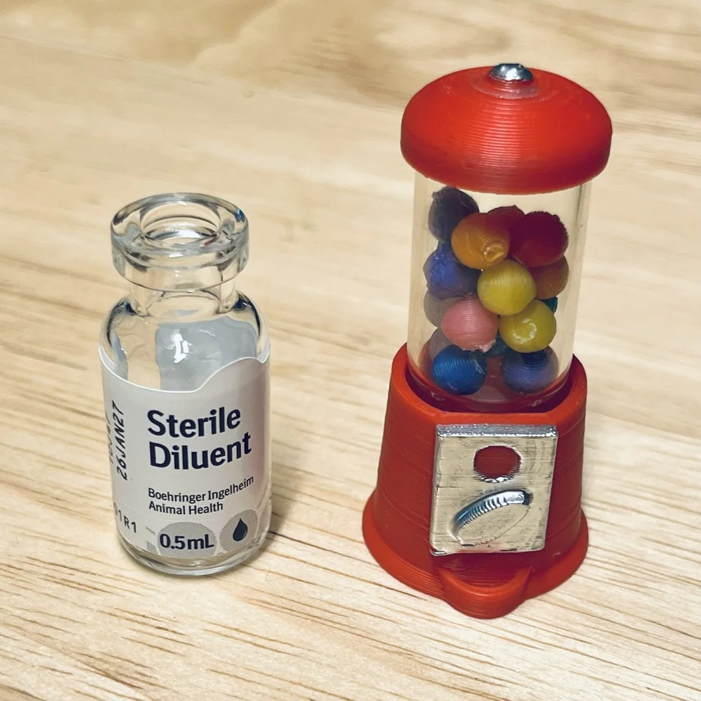 Мини-автомат с жевательной резинкой из флакона 1мл