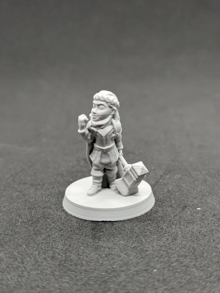 Женский паладин-халфлинг FDM без поддержки