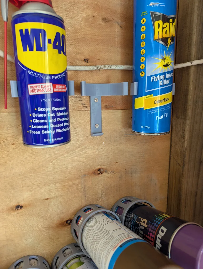 Держатель для баллонов с краской на стену