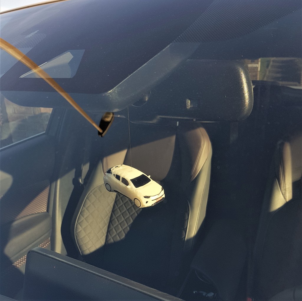 Миниатюра Toyota CHR