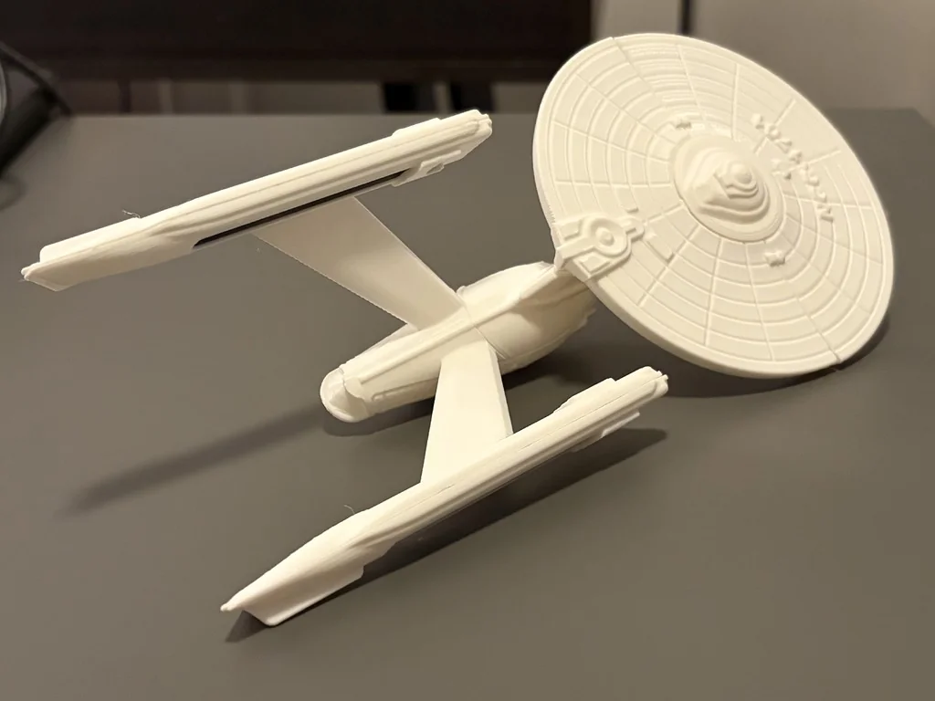 USS Enterprise Refit NCC-1701 - Модель без поддержек