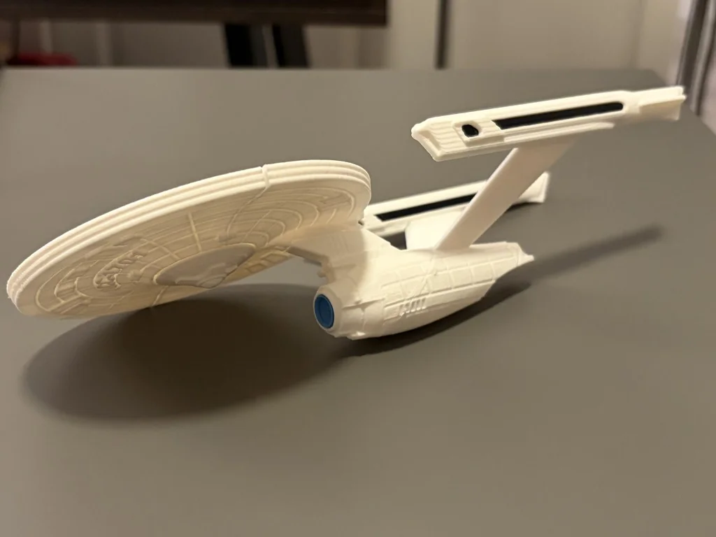 USS Enterprise Refit NCC-1701 - Модель без поддержек