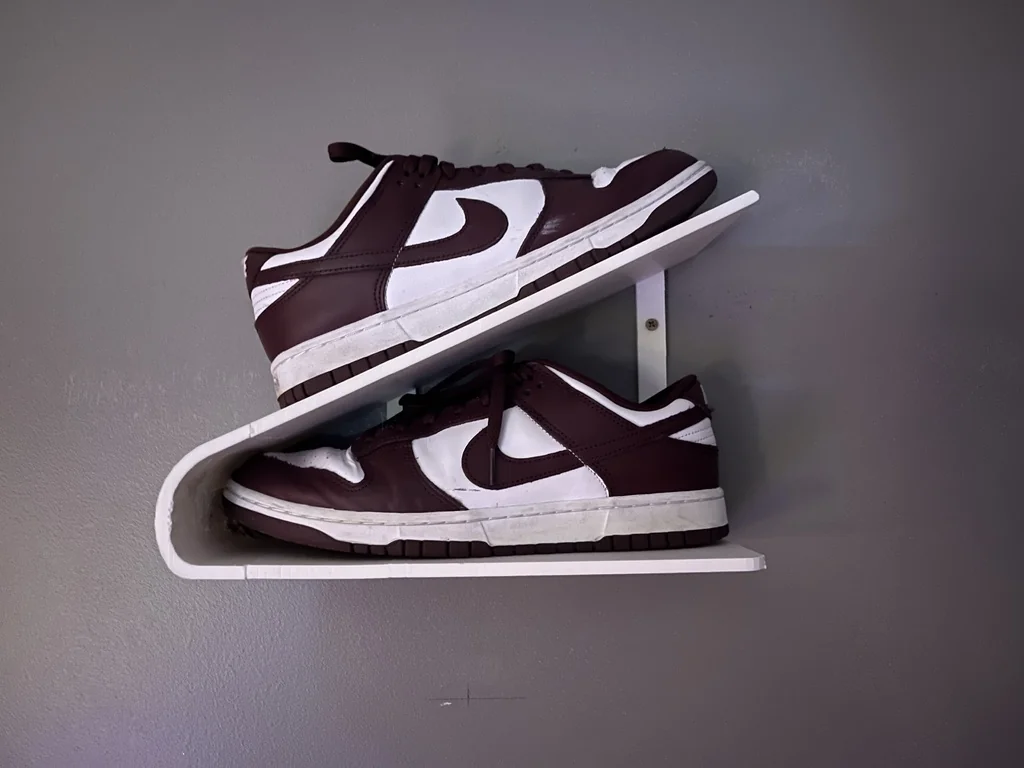 Настенный дисплей для обуви