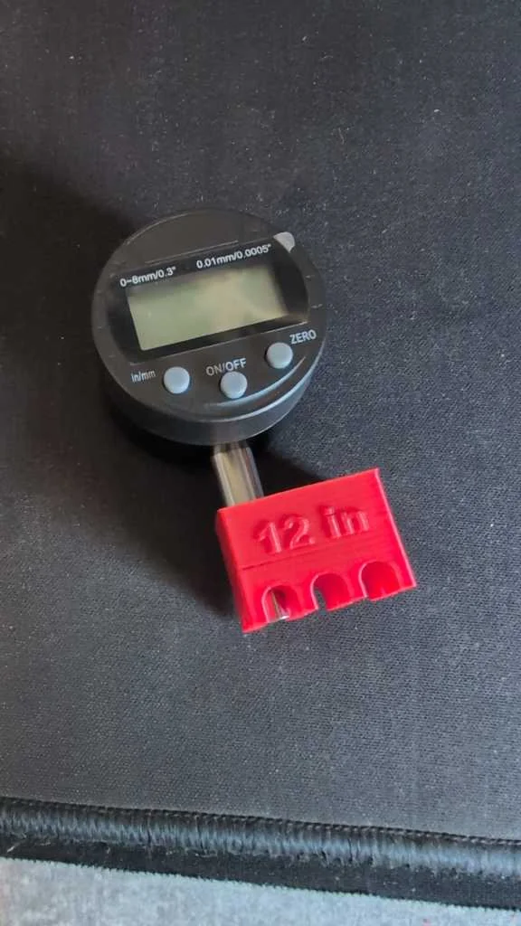 Гитарный настройщик с измерителем высоты струн