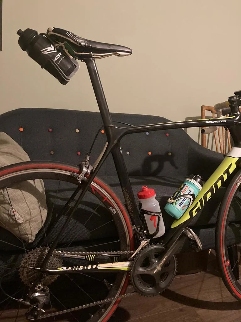 Крепление для бутылки на седло шоссейного велосипеда