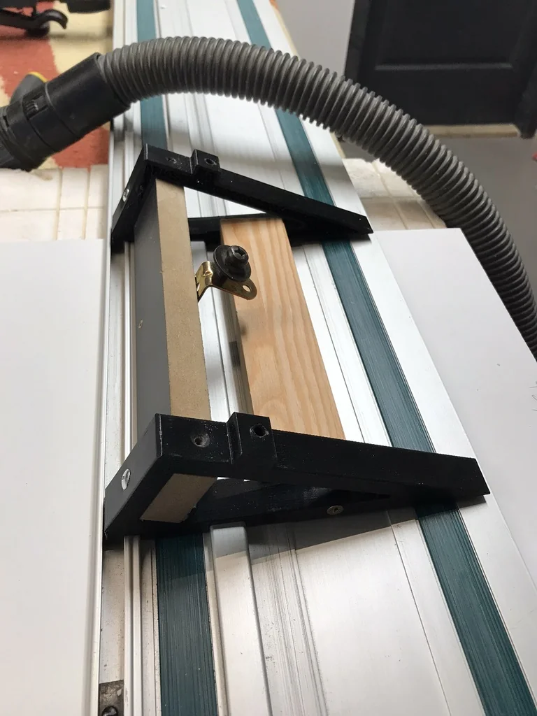 Уголковый зажим для направляющей Makita