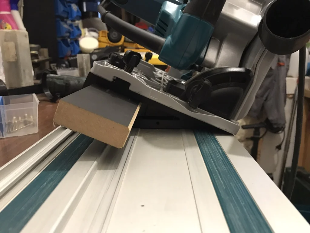 Уголковый зажим для направляющей Makita