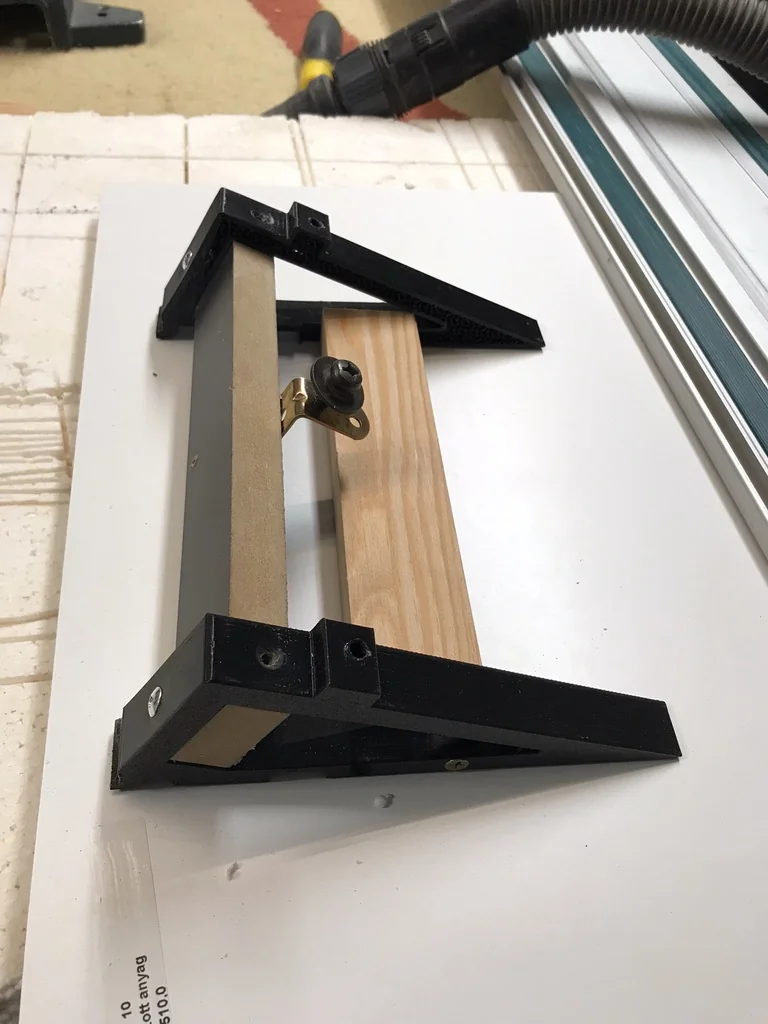 Уголковый зажим для направляющей Makita